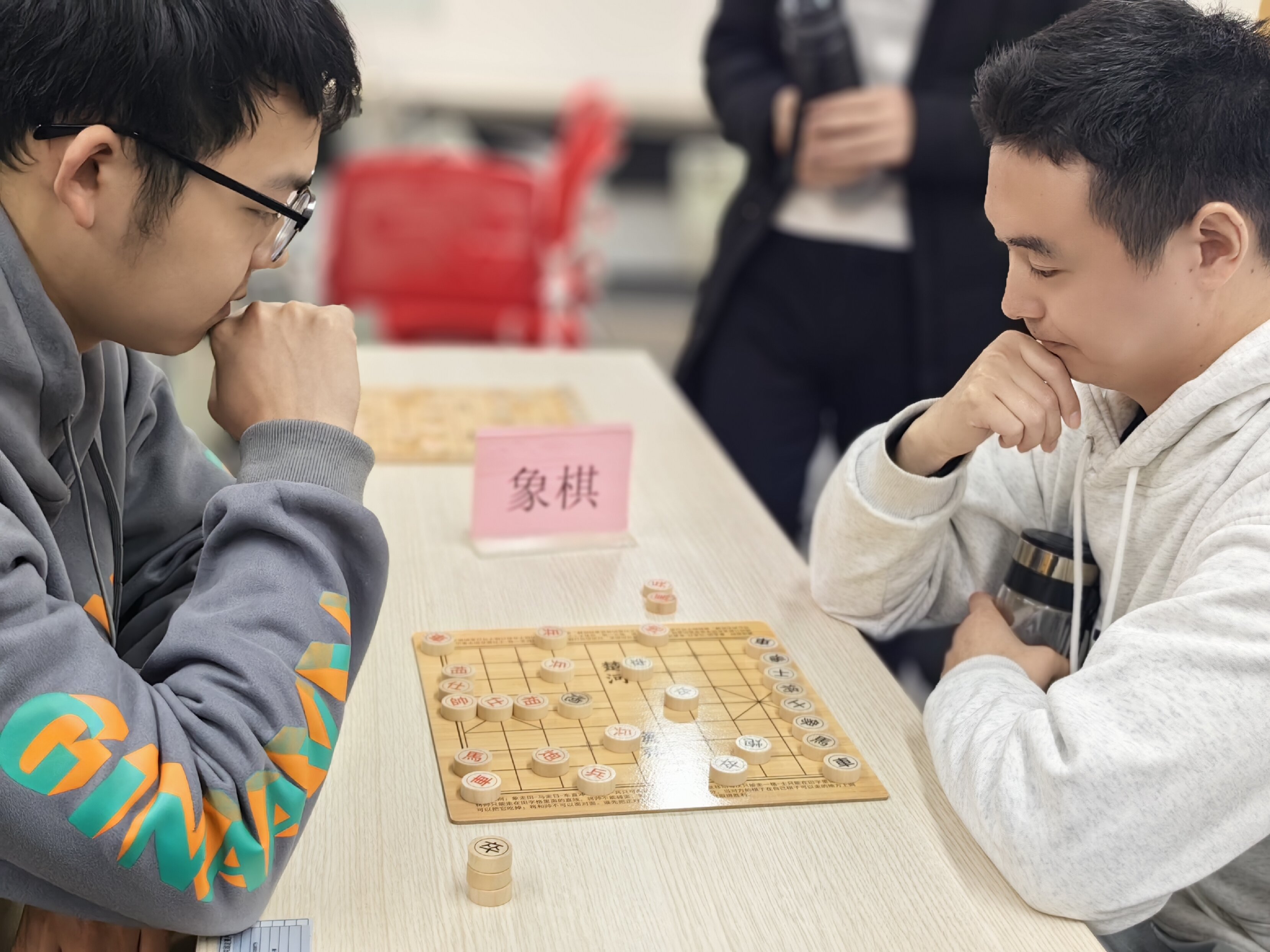 樂子“棋”中，“棋”開得勝